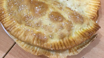 Мясной пирожок в духовке на пресном тесте