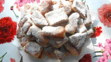 Вкуснятина к чаю за считаные минуты. Сама нежность.  Хворост на сметане.